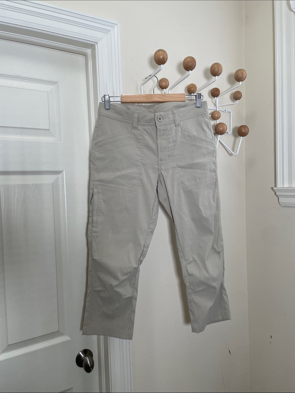 MEC Outdoor Capri Ankle Length Outdoor Pants - Cream - 6